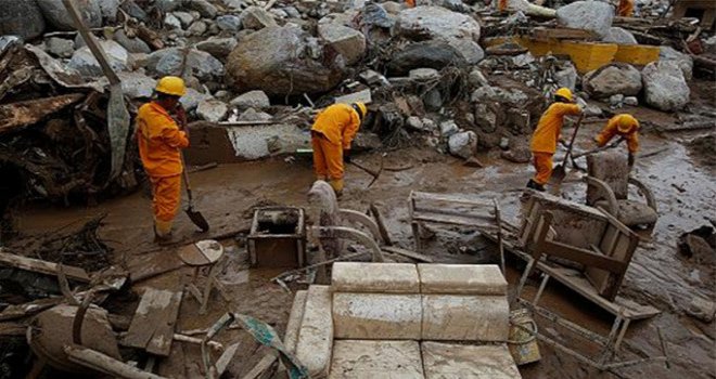 KOLOMBİYA'DA TOPRAK KAYMASINDA ÖLENLERİN SAYISI 13'E ÇIKTI