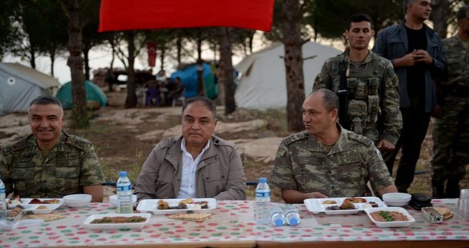 Korgeneral Temel, Afrin kahramanlarıyla Burseya'da iftar yaptı.