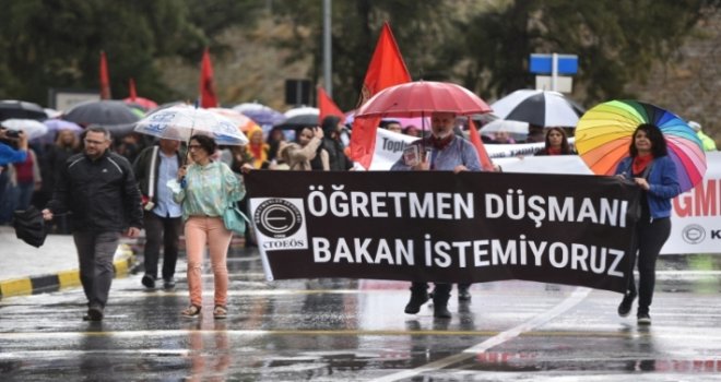 KTOEÖS tüm okullarda greve giderek, Meclis ve Eğitim Bakanlığı önünde eylem yaptı