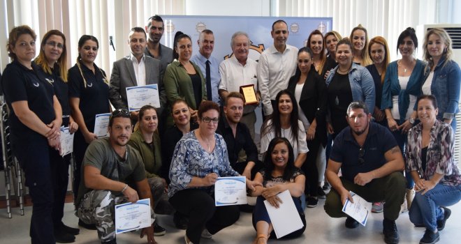 KÜÇÜK BALIKLARIN TEK TEK TOPLANMASI YERİNE BALIKLARI GÖLE ATAN BULUNMALI