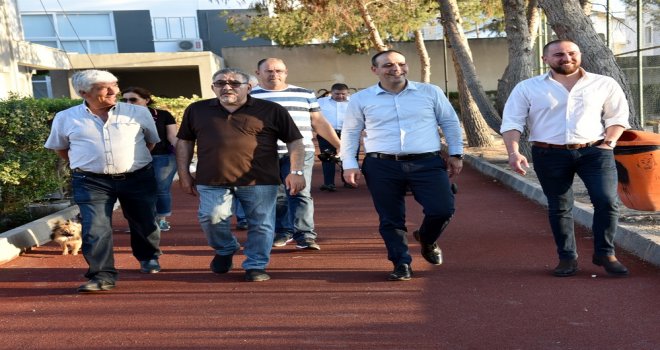 KÜÇÜKKENTLİLER DERNEĞİ’NDEN LTB BAŞKANI HARMANCI’YA TEŞEKKÜR PLAKETİ.