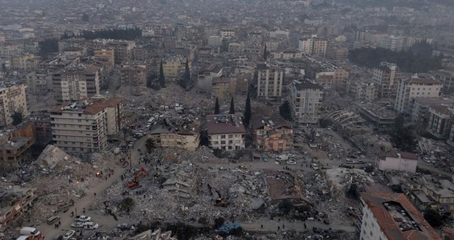 Küresel iş dünyasının deprem bölgeleri için yardımları sürüyor