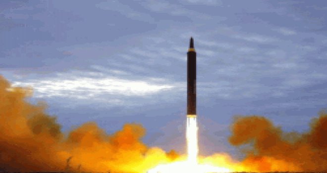 Kuzey Kore Japonya'ya doğru füze fırlattı