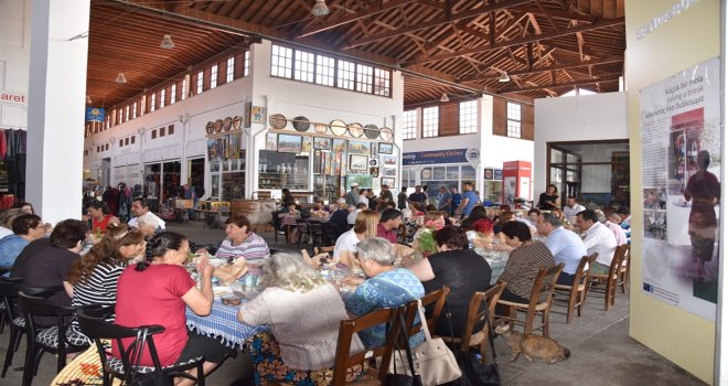 KUZEY VE GÜNEY LEFKOŞA’DAN YAŞLILAR YEMEKTE BİR ARAYA GELDİ..