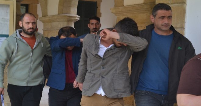 Laboratuvar'da uyuşturucu analizleri yapılıyor