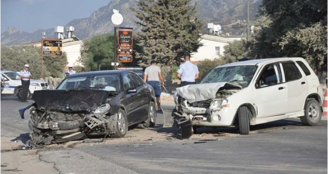 Lapta'da ki kaza birkaç kırıkla atlattı