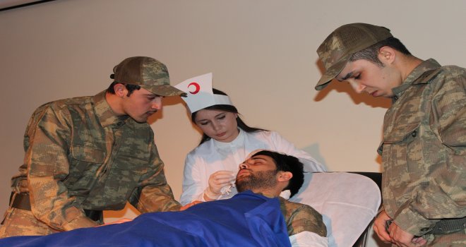 LAÜ’de Şehit Olmak adlı tiyatro oyunu sahnelendi...