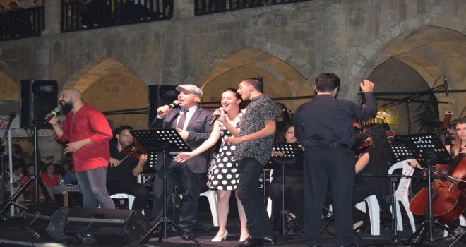 LEFKOŞA BELEDİYE ORKESTRASI’NDAN “FRANK SİNATRA ŞARKILARI KONSERİ”