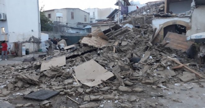 LEFKOŞA ÇAĞLAYAN'DA KERPİÇ BİR EV ÇÖKTÜ