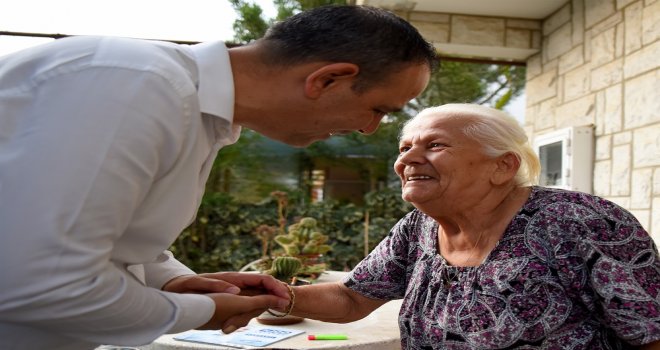 LEFKOŞA TÜRK BELEDİYESİ BAŞKANI MEHMET HARMANCI, GEZİLERİNE DÜN AKŞAM DA TAŞKINKÖY’DE DEVAM ETTİ.