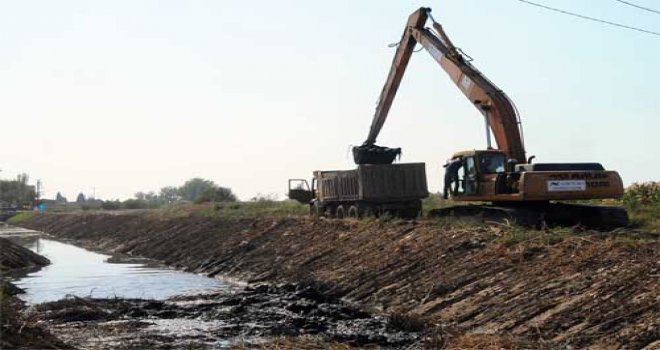 LEFKOŞA’DA DERELERE ÇÖP MOLOZ ATILMASI YASAKLANDI