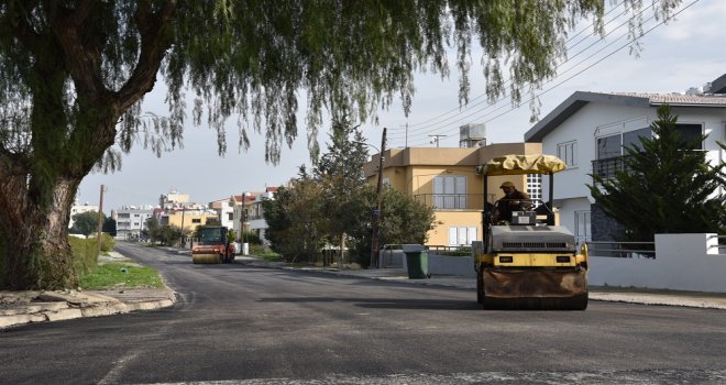 LEFKOŞA’DAKİ ASFALTLAMA ÇALIŞMALARI SÜRÜYOR.