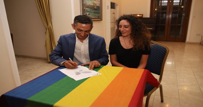 “LGBTİ+ DOSTU BELEDİYECİLİK PROTOKOLÜ”NÜ BİROL KARAMAN DA İMZALADI..