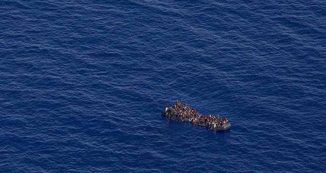 Libya açıklarında 120 göçmen kurtarıldı