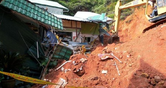 MALEZYA'DAKİ TOPRAK KAYMASI ÖLÜ SAYISI 11'E ÇIKTI