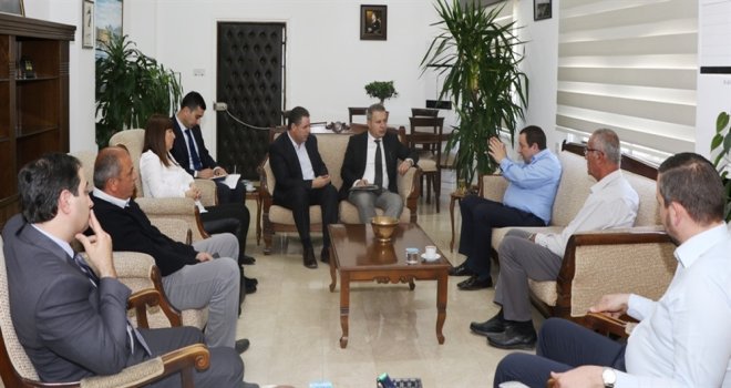 MALİYE BAKANI DENKTAŞ, KTSO İLE MMO YÖNETİMLERİ İLE BİR ARAYA GELDİ.