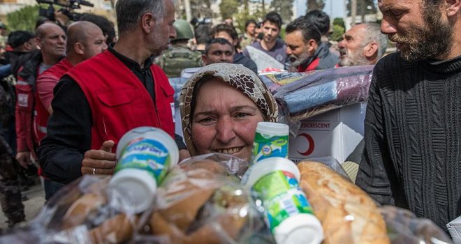 Mazlumun umudu Türk Kızılayı Afrinlilerin yanında.