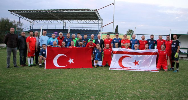 Meclis Futbol Takımı ile Antalya Master Takımı Dostluk Maçı yaptı