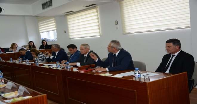 MECLİS İDARİ KOMİTESİ, MÜŞAVİRLİKLERLE İLGİLİ İKİ YASA TASARISINI OY ÇOKLUĞUYLA KABUL ETTİ.