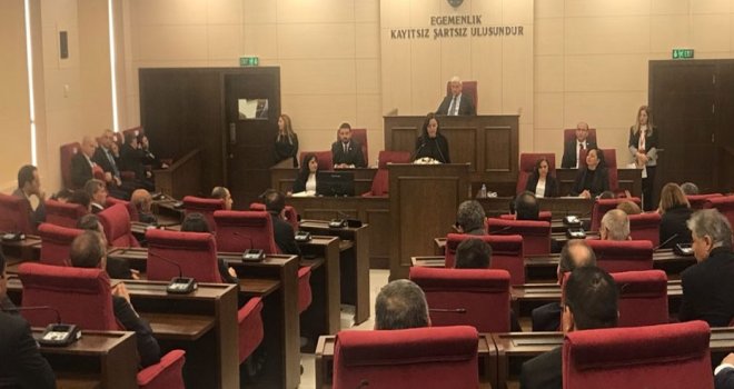 Meclis olaylı açıldı
