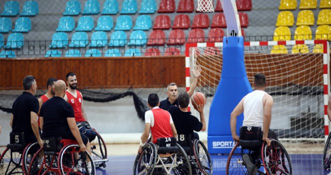 Meclis, Tekerlekli Sandalye Basketbol Takımı İle Empati Maçında Buluştu