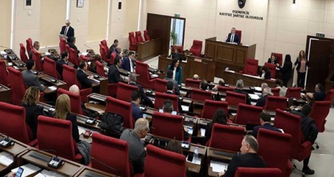 Meclis’te kamu çalışanlarının maaş düzenlemesiyle ilgili yasa görüşüldü