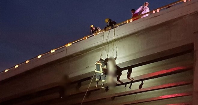 MEKSİKA'DA KÖPRÜLERDE ASILI 6 CESET BULUNDU