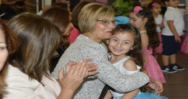 MERAL AKINCI: “ANNELİK DUYGUSU KADIN PSİKOLOJİSİNDEKİ EN TEMEL DUYGULARDAN BİRİ..”