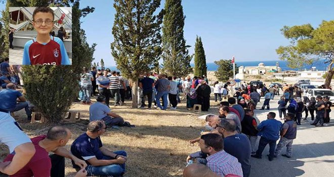 Minik Hüseyin gözyaşları arasında toprağa verildi