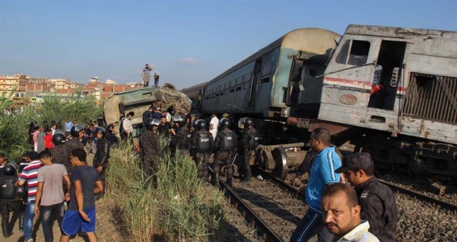 MISIR'DA TREN KAZASINDA 15 ÖLÜ, 40 YARALI