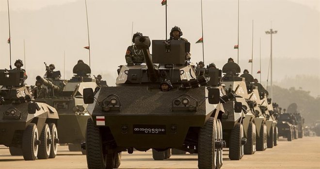 MYANMAR ORDUSU ARAKAN KÖYLERİNİ 'ASKERİLEŞTİRİYOR'