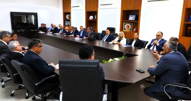 Nazım Çavuşoğlu, üniversite temsilcileri ve YÖDAK üyeleriyle toplantı yaptı: Kaliteyi artırmak için iş birliği şart