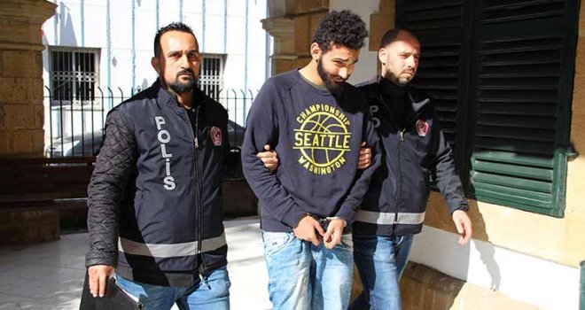 Öğrenci hem sattı hem içti
