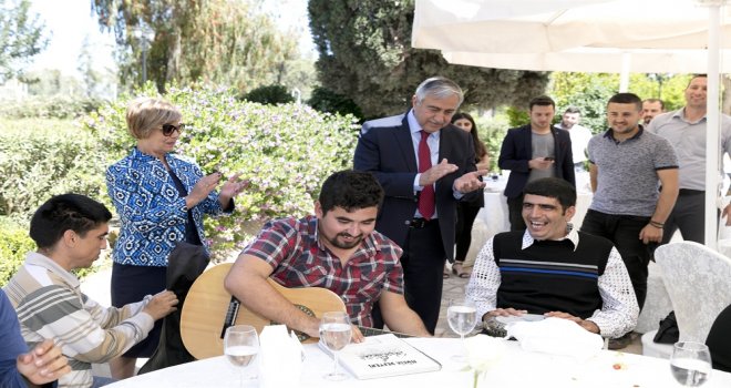 OTİSTİK VE DOWN SENDROMLU ÖZEL ÇOCUK VE GENÇLER CUMHURBAŞKANLIĞI’NDA AĞIRLANDI.