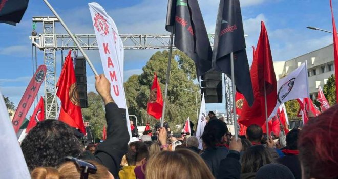 Otuzdan fazla sendikadan Meclis önünde tepki: Asgari ücretlinin cebine göz diktiniz!