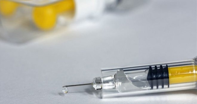 Oxford Üniversitesi, insanlar üzerinde Kovid-19 aşısı denemelerine başladı