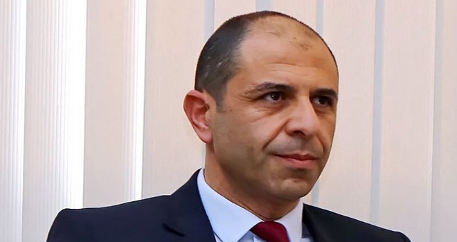 Özersay: Rum tarafı Güney’e geçişlerde bazı vatandaşlarımıza ilave zorluklar çıkarıyor