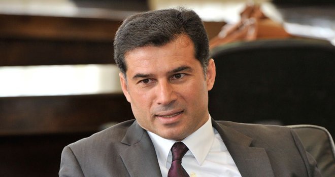 ÖZGÜRGÜN: “CUMHURBAŞKANI DAVETLERİNE İCABET ETMEYECEĞİM BİÇİMİNDE ALGILANAN AÇIKLAMAMI DÜZELTİRİM..”