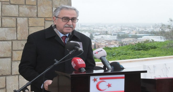 ÖZGÜRLÜK MÜCADELESİ LİDERİ DR. KÜÇÜK, 35’İNCİ ÖLÜM YIL DÖNÜMÜNDE KABRİ BAŞINDA ANILDI