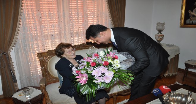 ÖZGÜRLÜK MÜCADELESİ LİDERİ KÜÇÜK’ÜN EŞİNE MİLLİ MÜCADELE MADALYASI