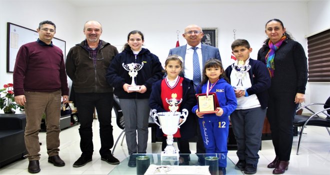 ÖZYİĞİT, MENTAL ARİTMETİK ŞAMPİYONASI’NDA DERECEYE GİREN ÖĞRENCİLERİ KABUL ETTİ