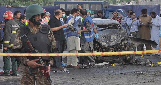 PAKİSTAN'DA İNTİHAR SALDIRISI.