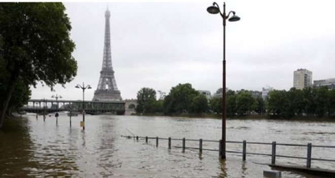Paris sele teslim!