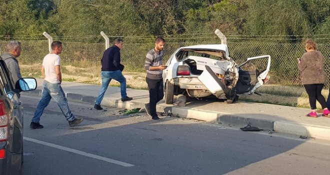 Park halindeki araca çarptı