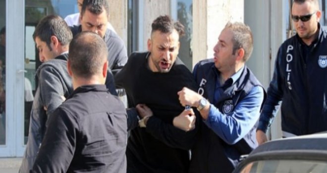 PARMAK İZLERİ MERCEK ALTINDA