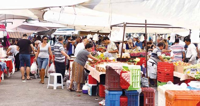 Pazarcı öğrenciyi bekliyor