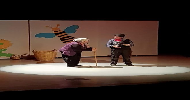 'PIRTLATAN BAL' OYUNU YARIN 15:30 VE 19:00’DA RAUF RAİF DENKTAŞ KÜLTÜR VE KONGRE SARAYI’NDA.
