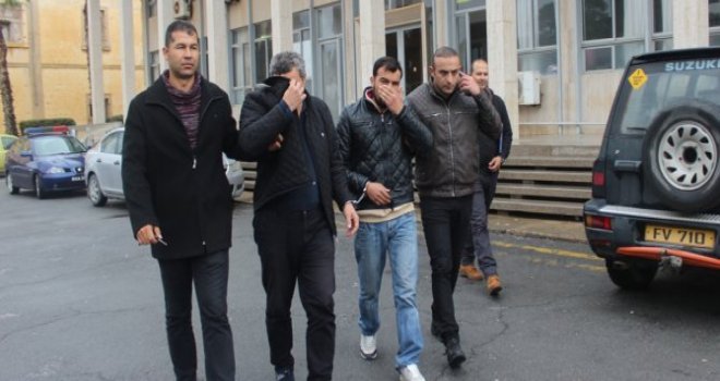 Polis aracına vurarak kaçmaya çalıştı