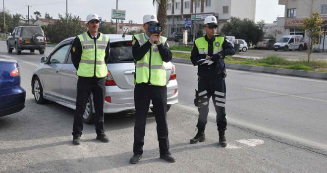 POLİS LEFKOŞA VE GİRNE’DE ASAYİŞ VE TRAFİK OPERASYONU YAPTI