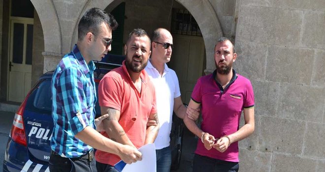 Polisi tehdit ederek ortalığı birbirine kattılar